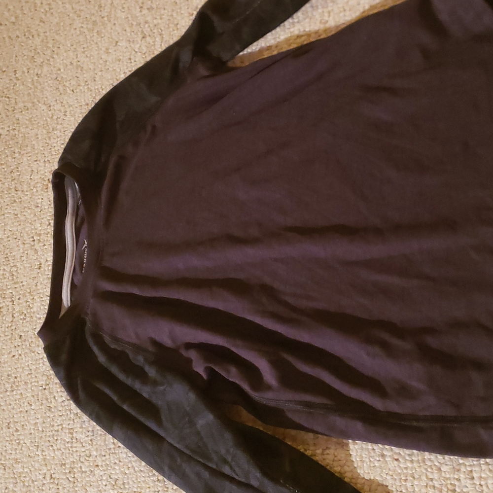 Old Navy boys size 6/7 long sleeve shirt
